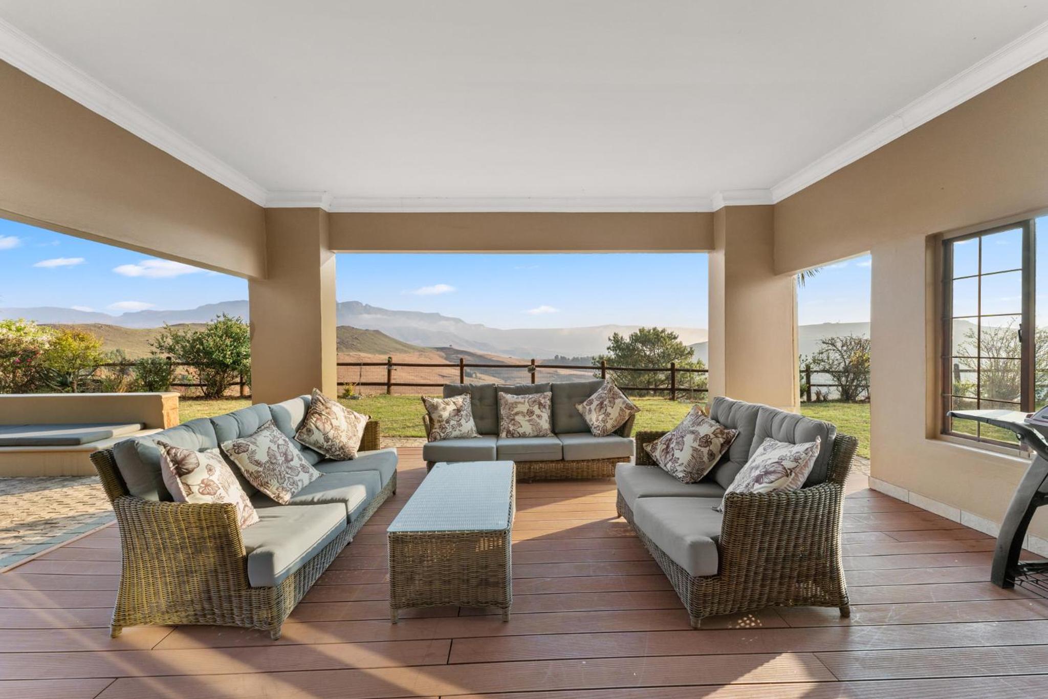 Drakensberg Luxury Accommodation - Misty Ridge view 2