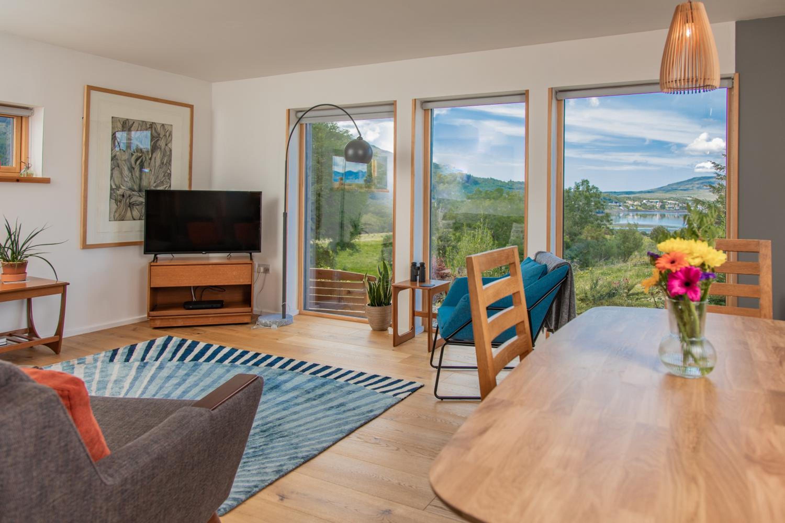 Cuillrigh - Luxury house, loch & mountain views view 2