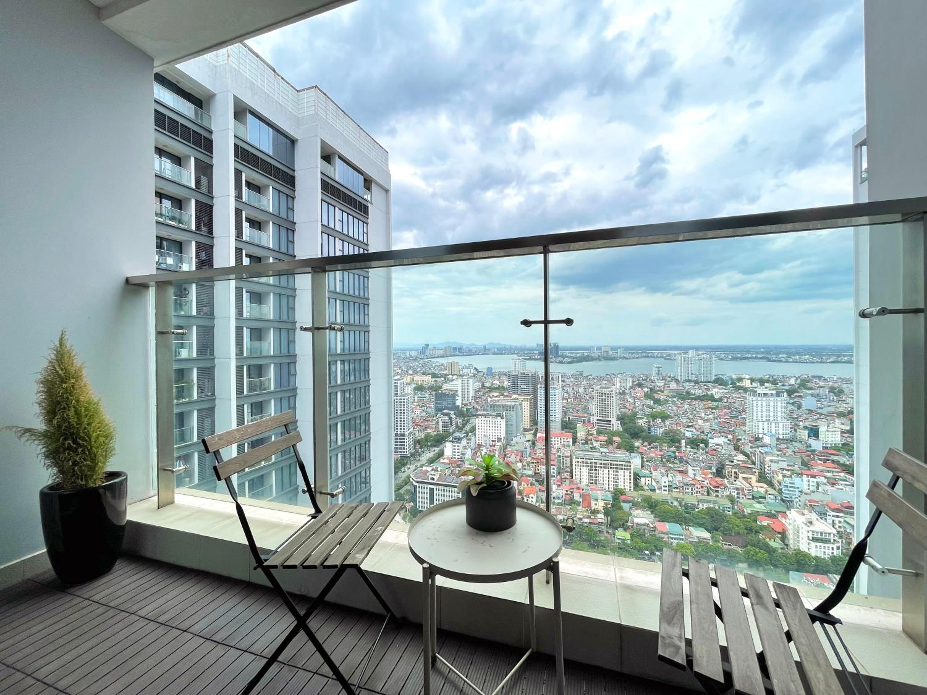 Sunny Vinhome Metropolis Apartment
