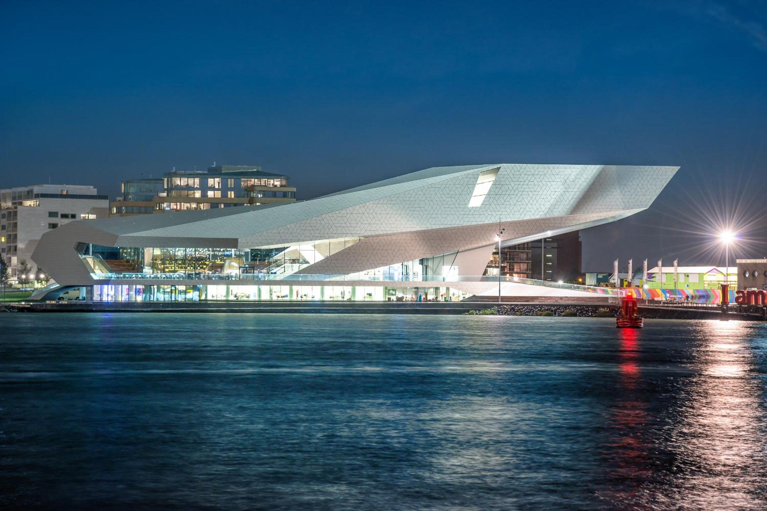 Hotel Ramada by Wyndham Amsterdam Airport Schiphol - Image 1