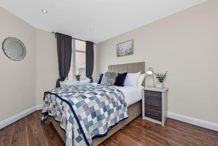 Lovely Family Flat with Excellent Transport Links photo 3