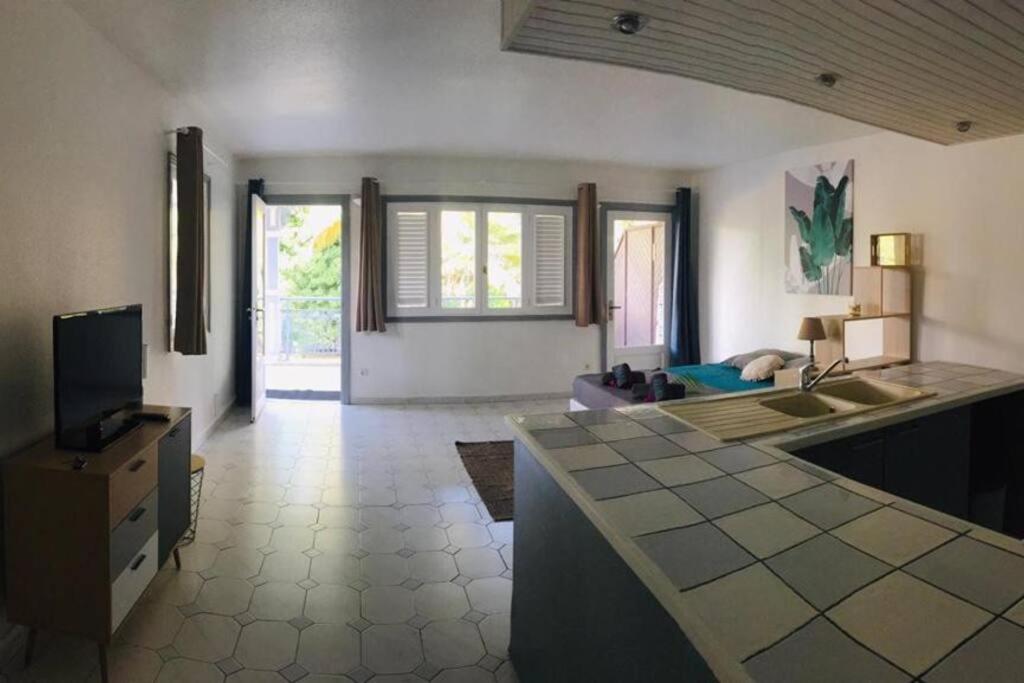 Le Flamboyant - studio 3* avec piscine proche golf view 5