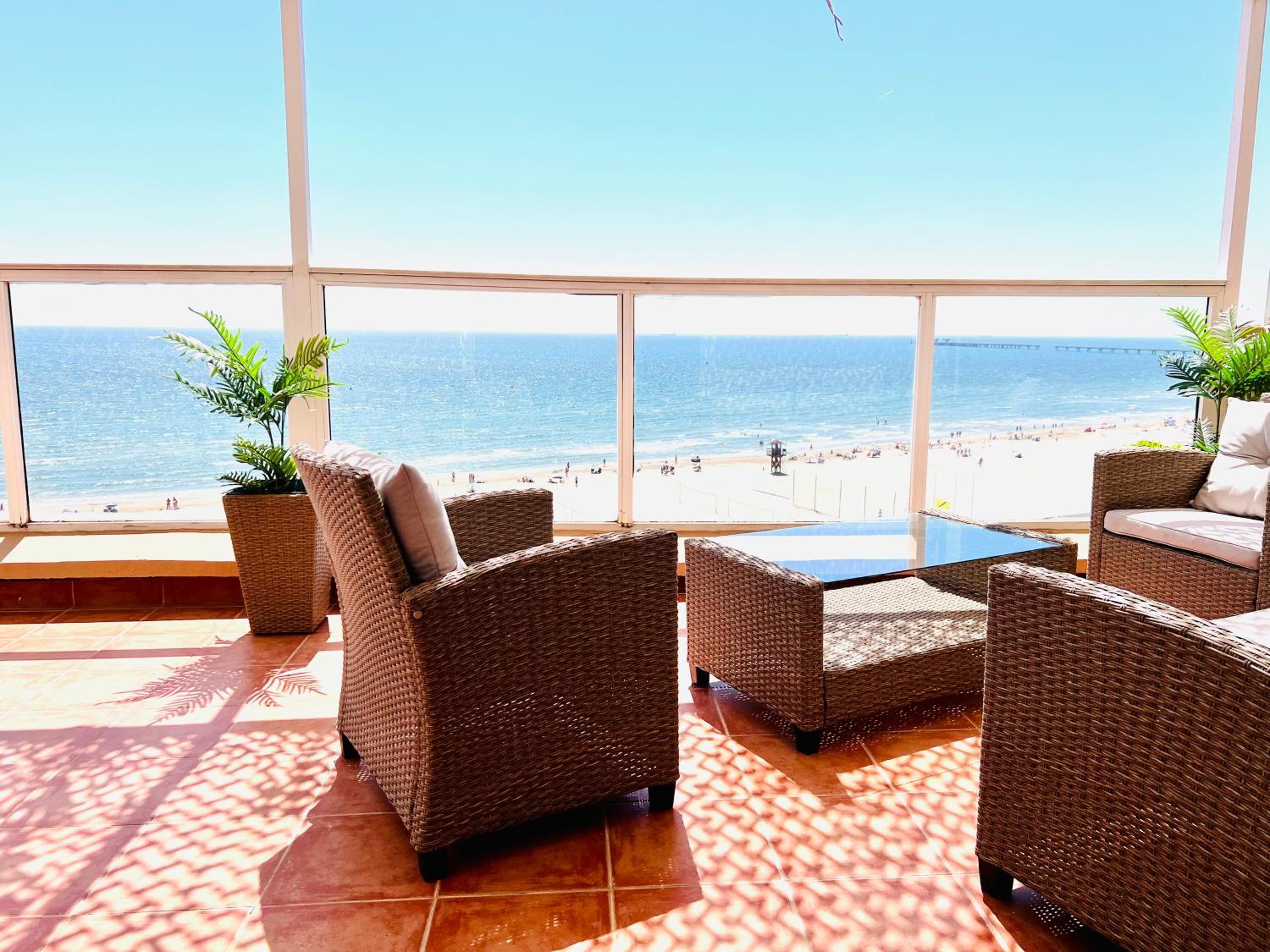 Lux Penthouse Mediterranean views Beach front