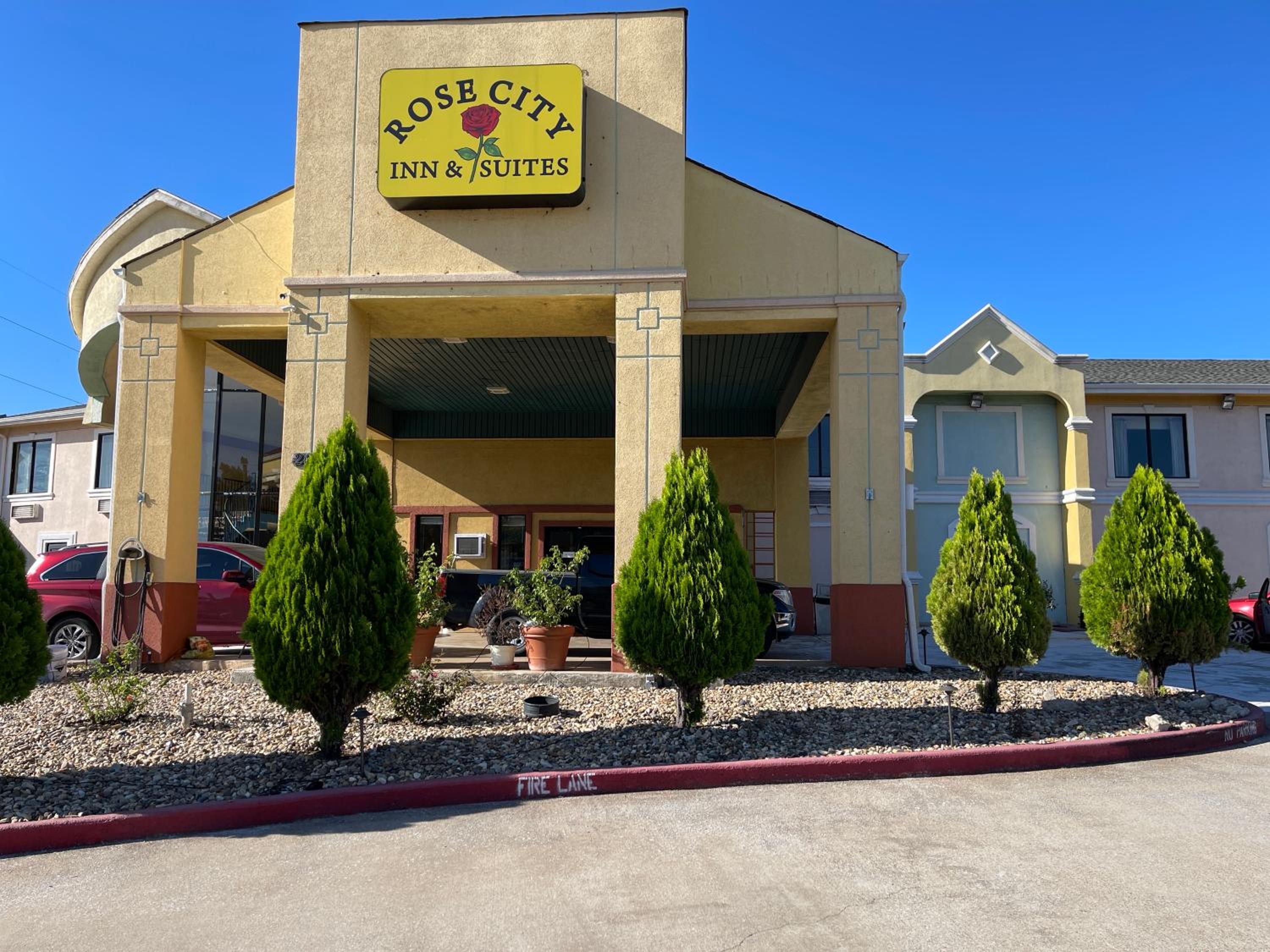Rose City Inn & Suites view 2