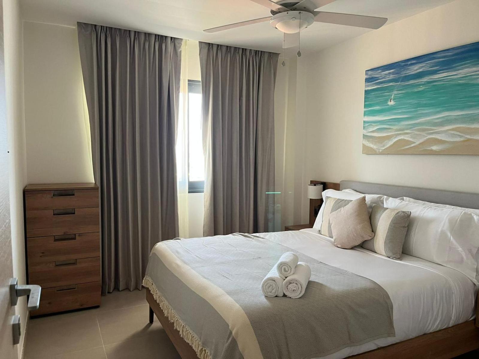 2 Bedroom Penthouse with Rooftop Picuzzi view 3