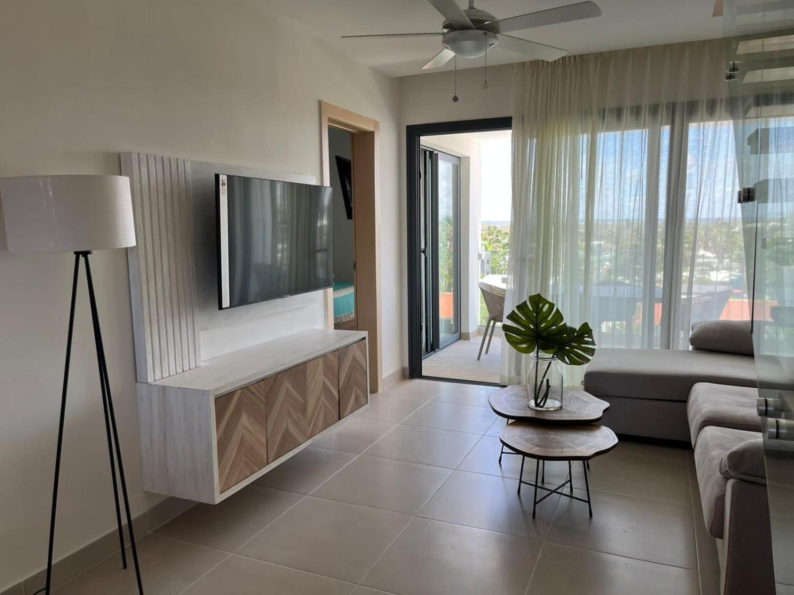 2 Bedroom Penthouse with Rooftop Picuzzi view 4