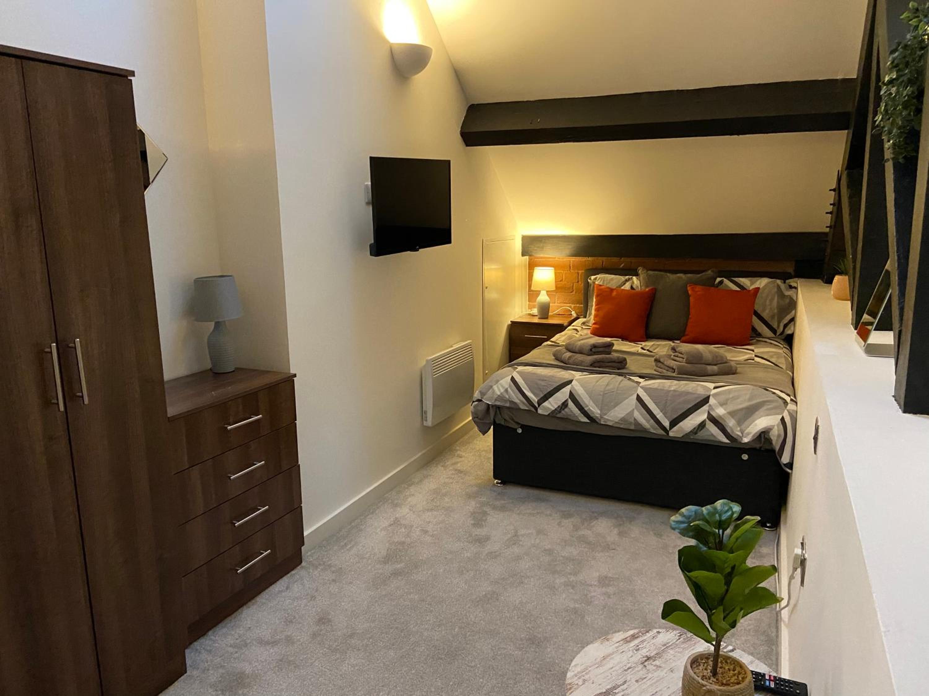 Two Bedroom Apartment In Bradford Canal Road Contractors With Free WiFi