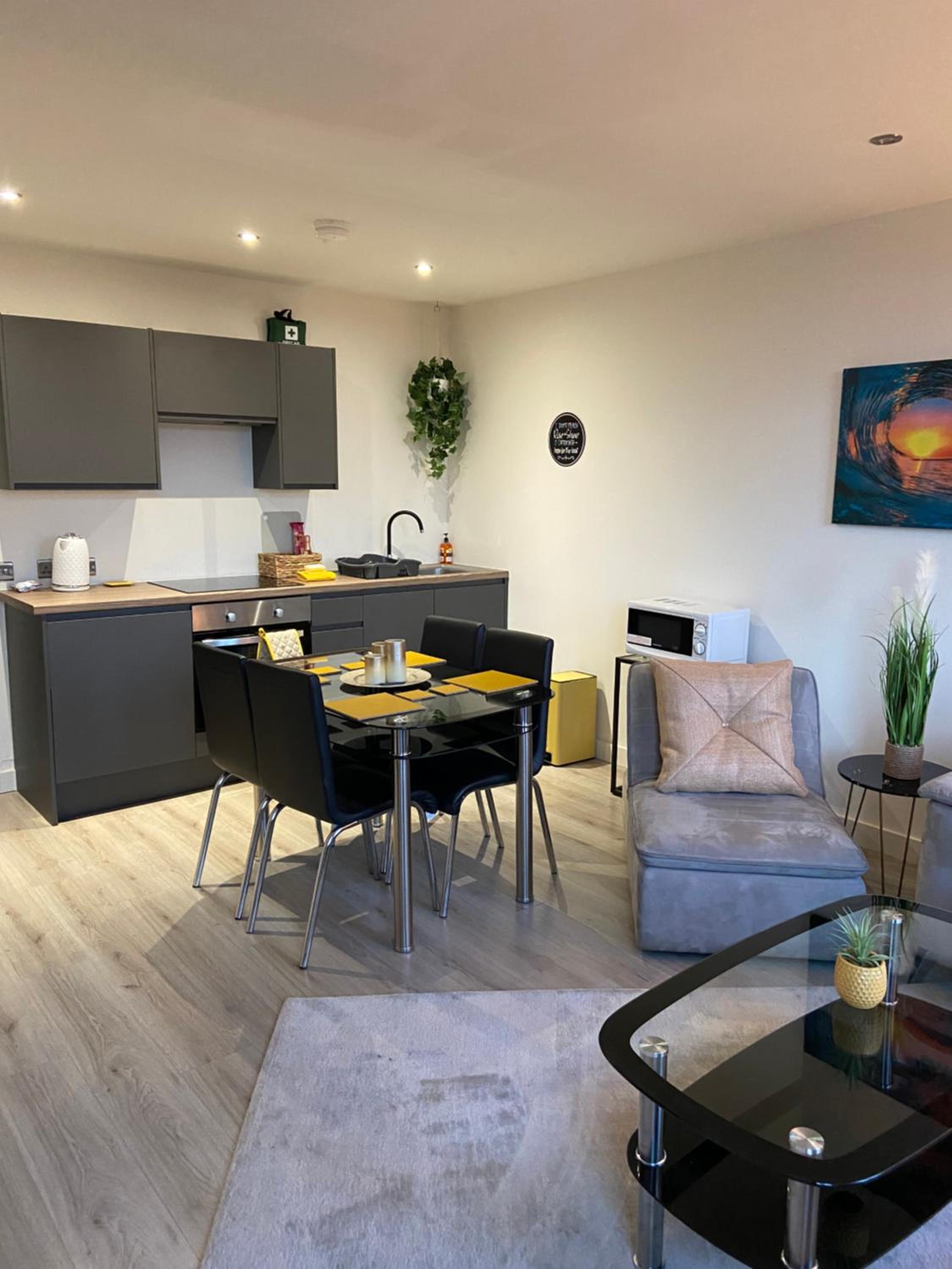 Two Bedroom Apartment In Bradford Canal Road Contractors With Free WiFi