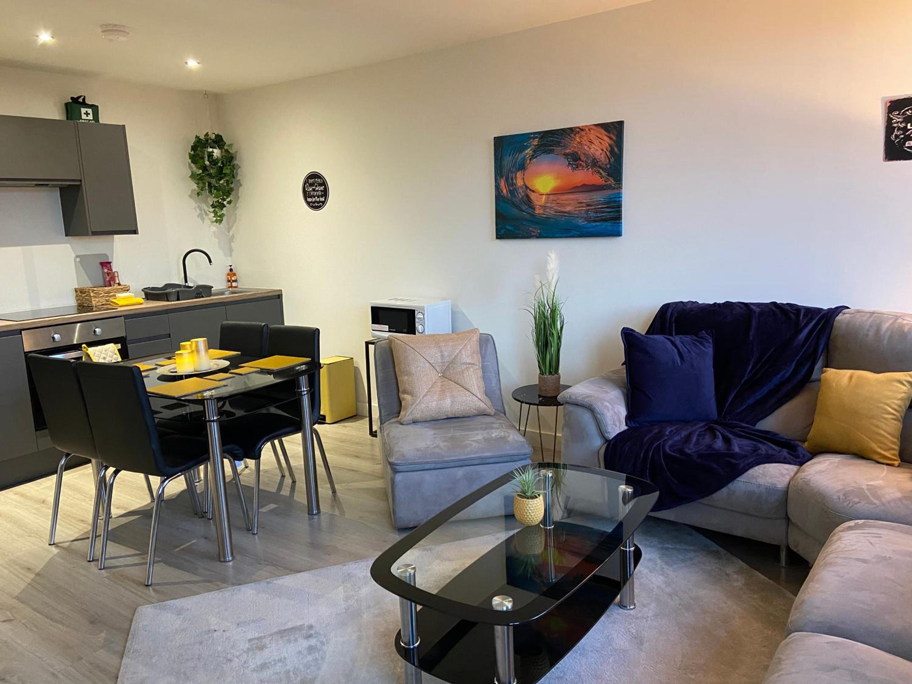 Two Bedroom Apartment In Bradford Canal Road Contractors With Free WiFi