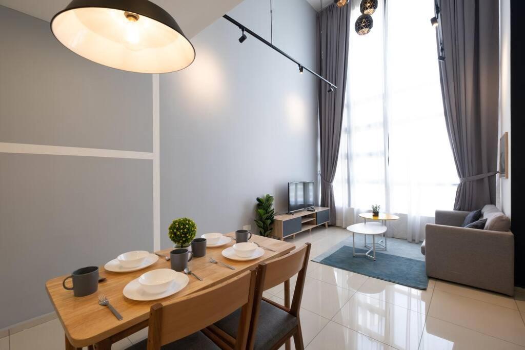 Eko Cheras 3 pax by Feel Home Above Mall
