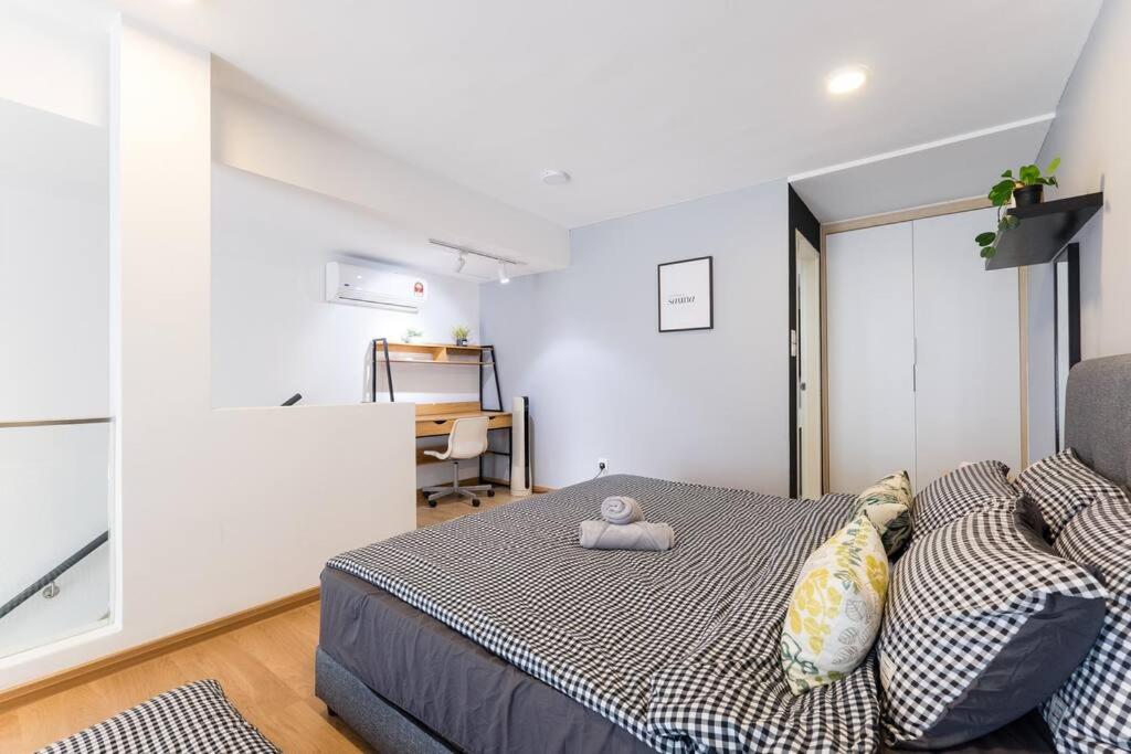 Eko Cheras 3 pax by Feel Home Above Mall