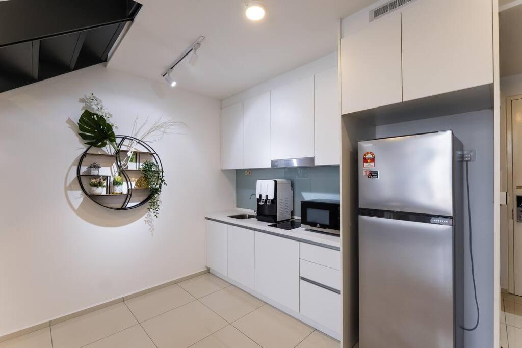Eko Cheras 3 pax by Feel Home Above Mall