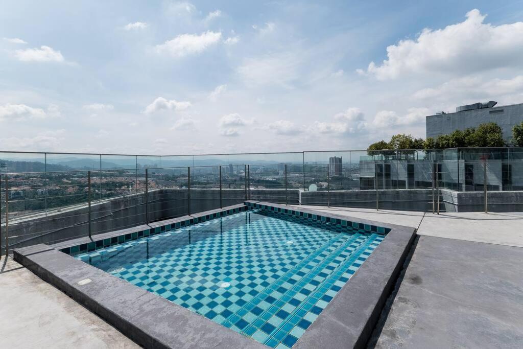 Eko Cheras 3 pax by Feel Home Above Mall