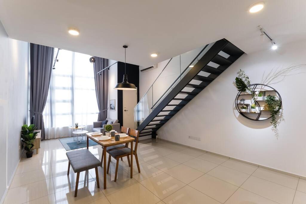 Eko Cheras 3 pax by Feel Home Above Mall