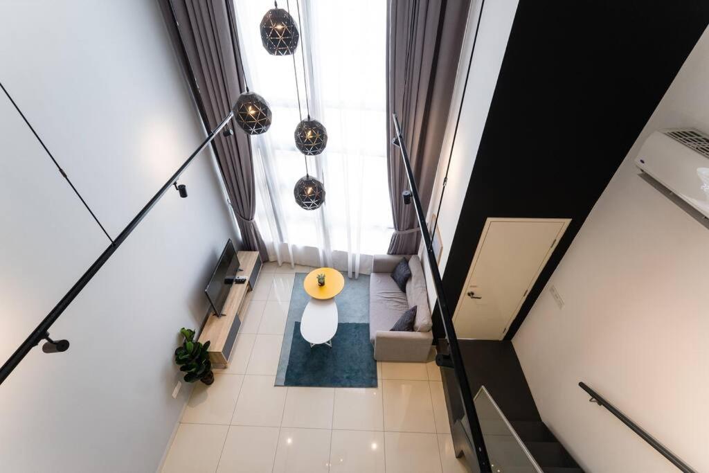 Eko Cheras 3 pax by Feel Home Above Mall