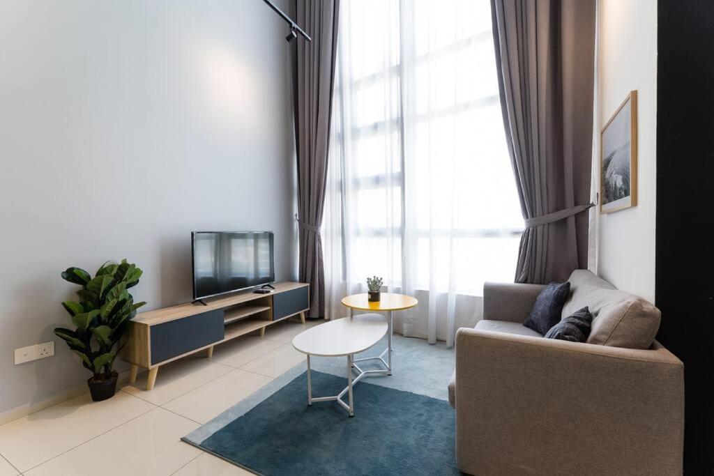 Eko Cheras 3 pax by Feel Home Above Mall
