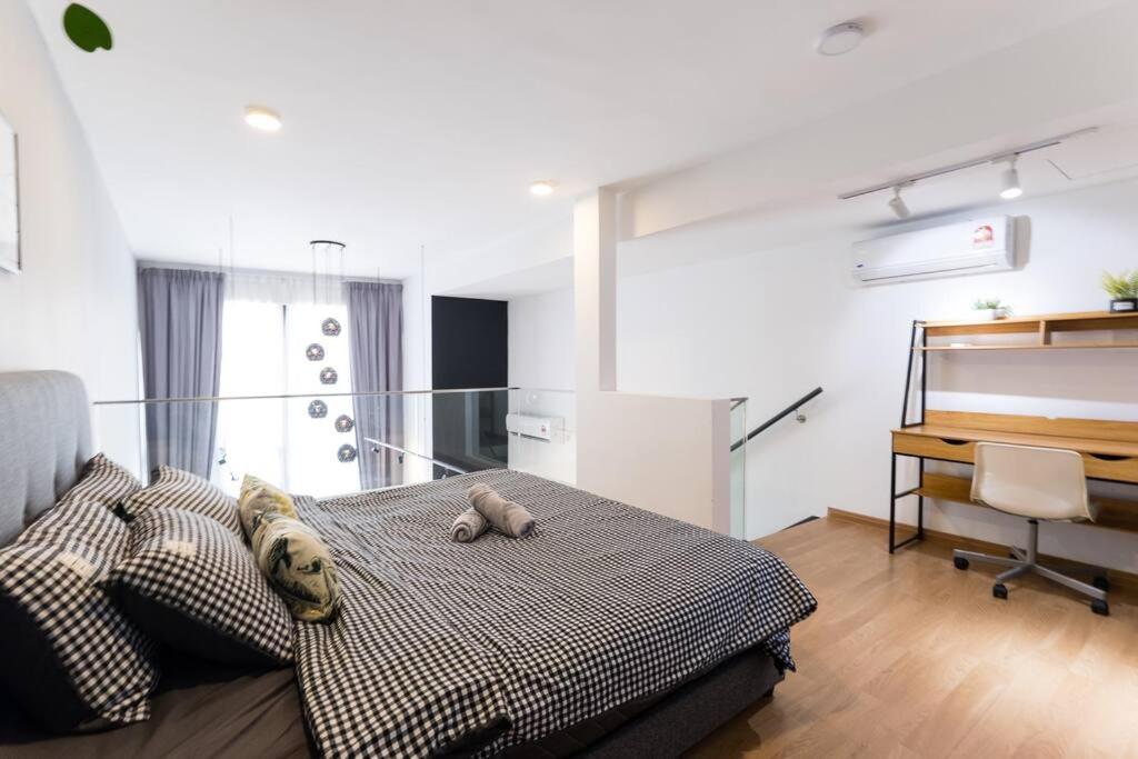 Eko Cheras 3 pax by Feel Home Above Mall
