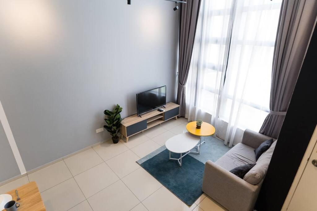 Eko Cheras 3 pax by Feel Home Above Mall