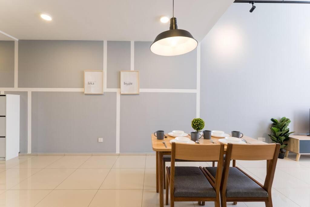 Eko Cheras 3 pax by Feel Home Above Mall
