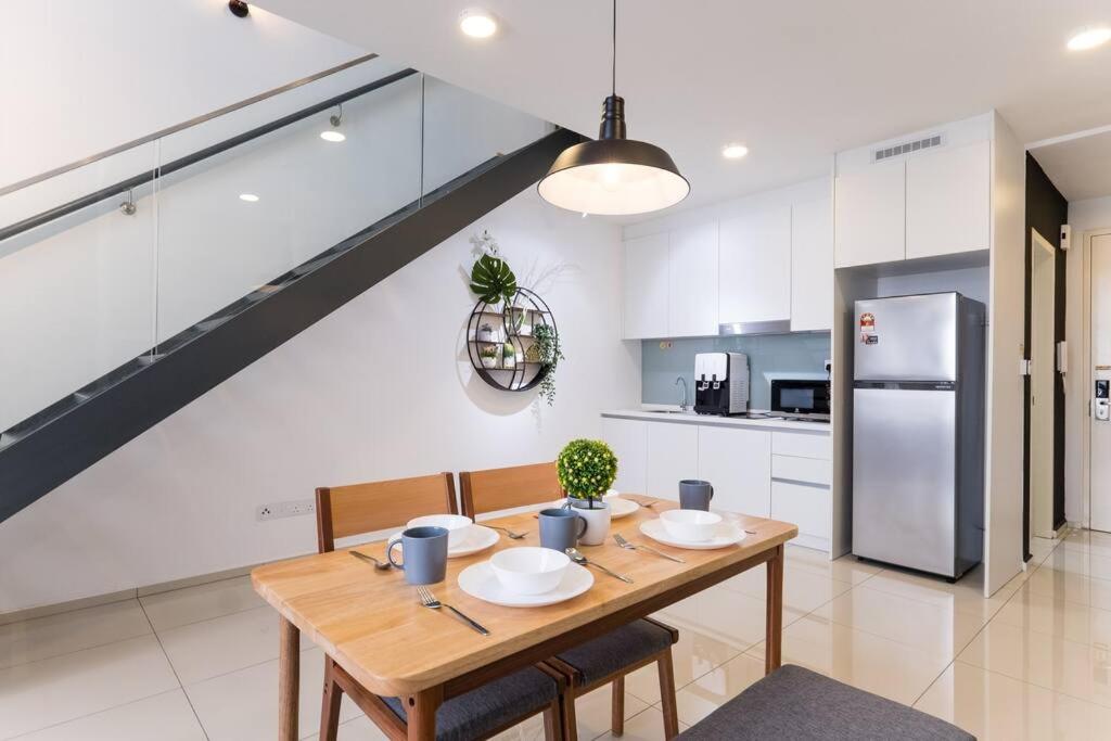 Eko Cheras 3 pax by Feel Home Above Mall