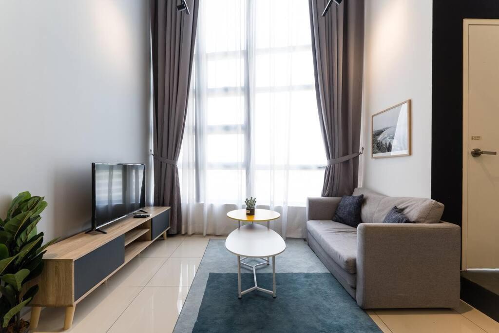 Eko Cheras 3 pax by Feel Home Above Mall