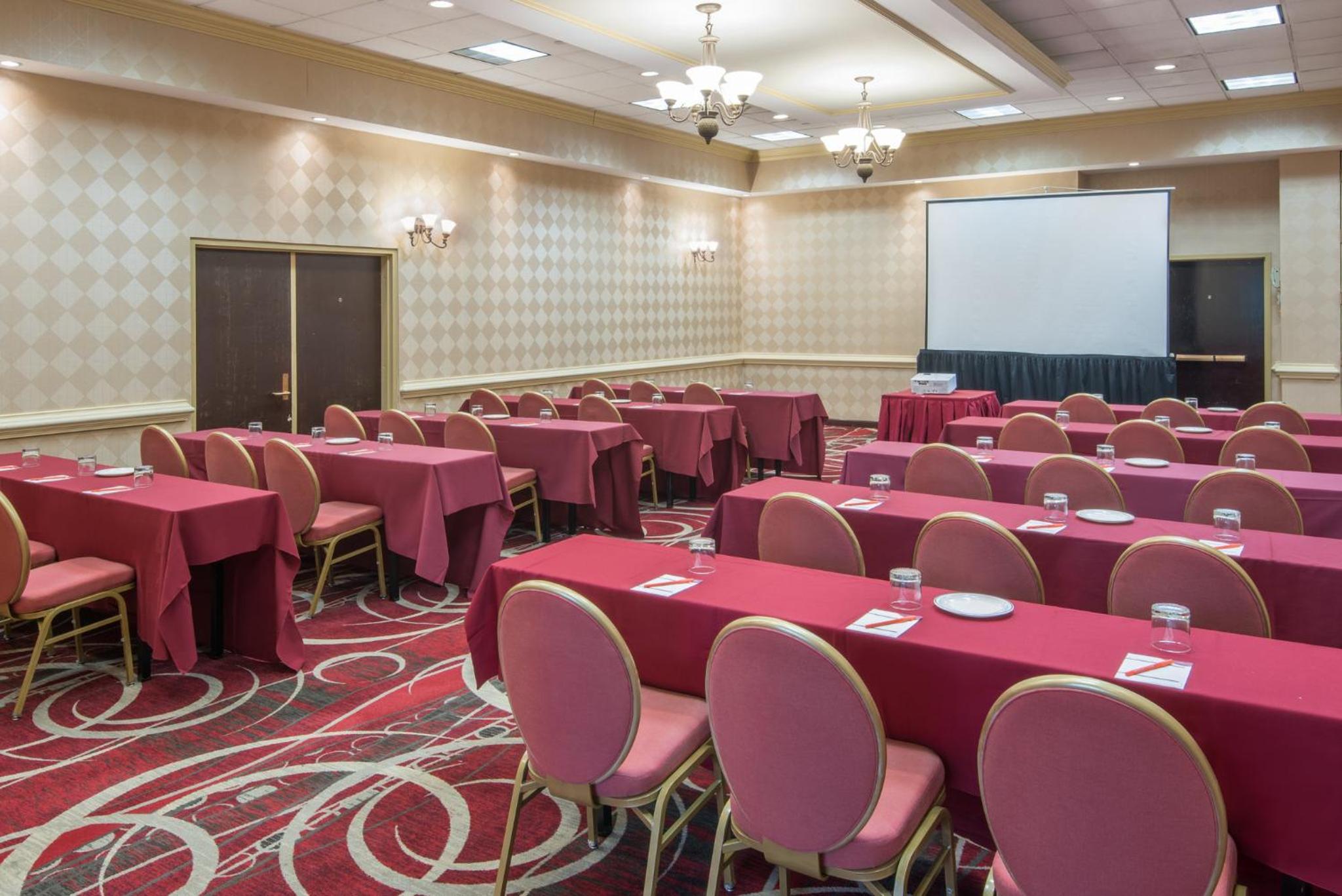 Crowne Plaza Newark Airport by IHG