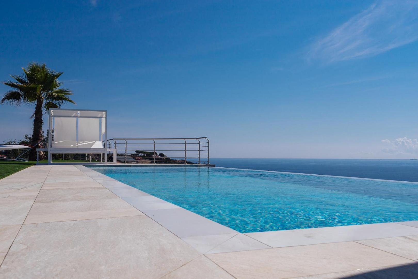Villa Sabrina Riviera dei Fiori a Picco sul Mare con Piscina Privata ,WELLNESS & SPA view 5