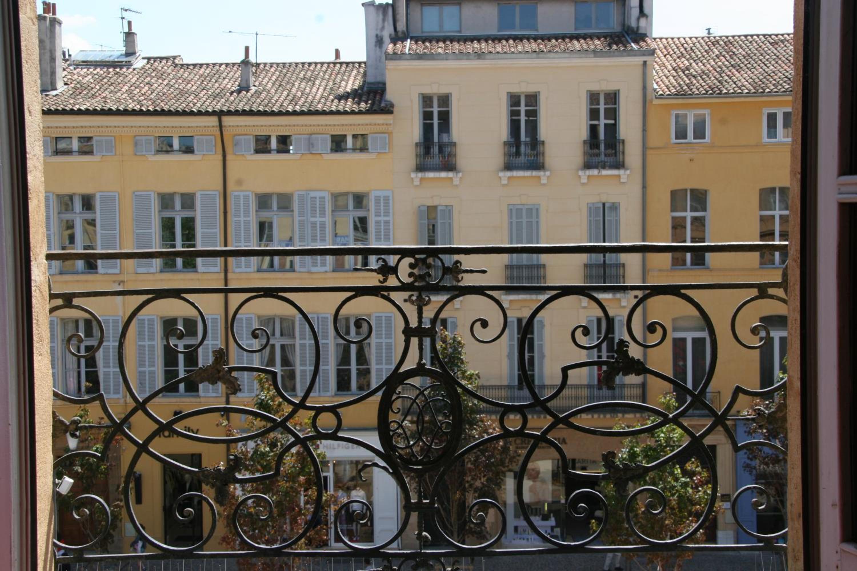 Les Suites du Cours & Spa photo 2
