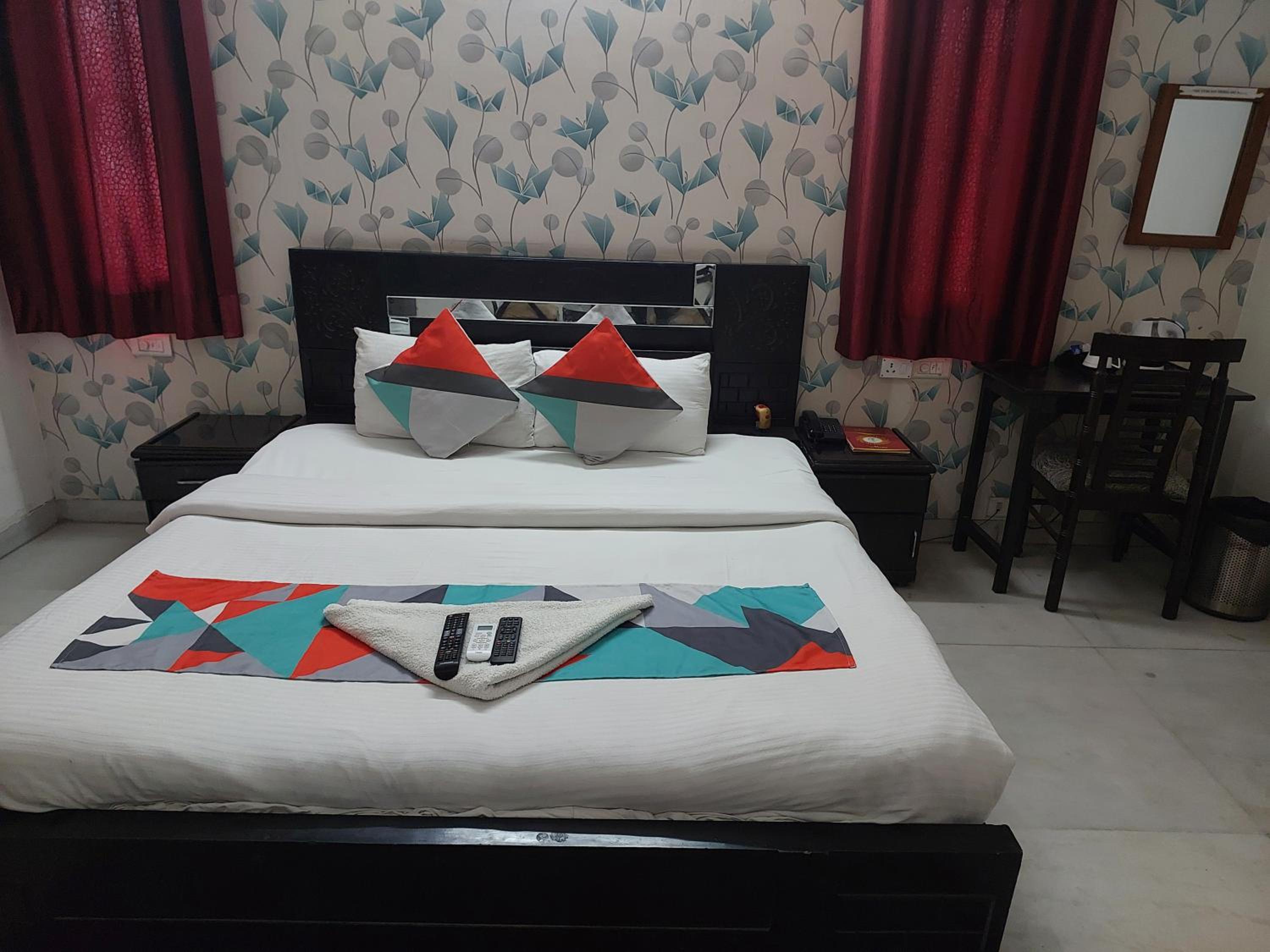 Hotel Ashray Noida view 4