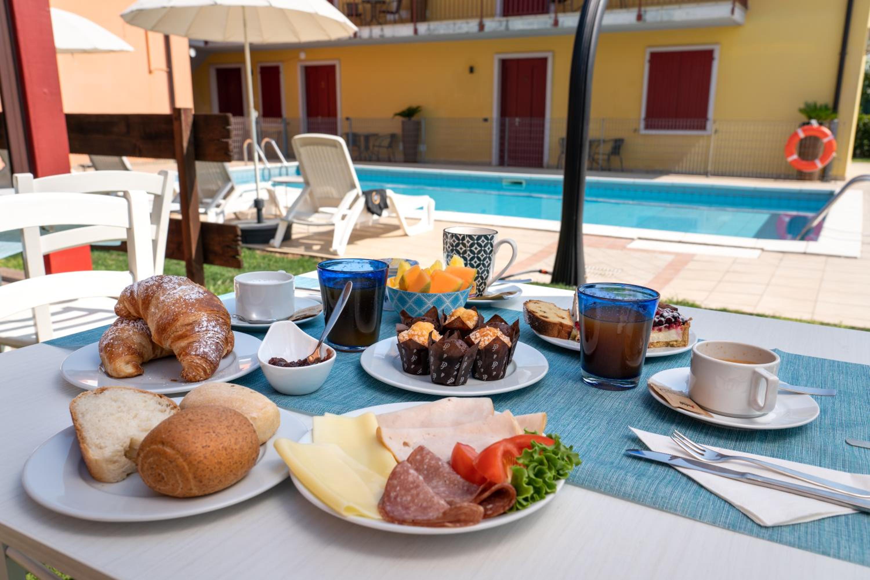 Appartamenti Villa Camporosso- Parchi,Terme di Cola'