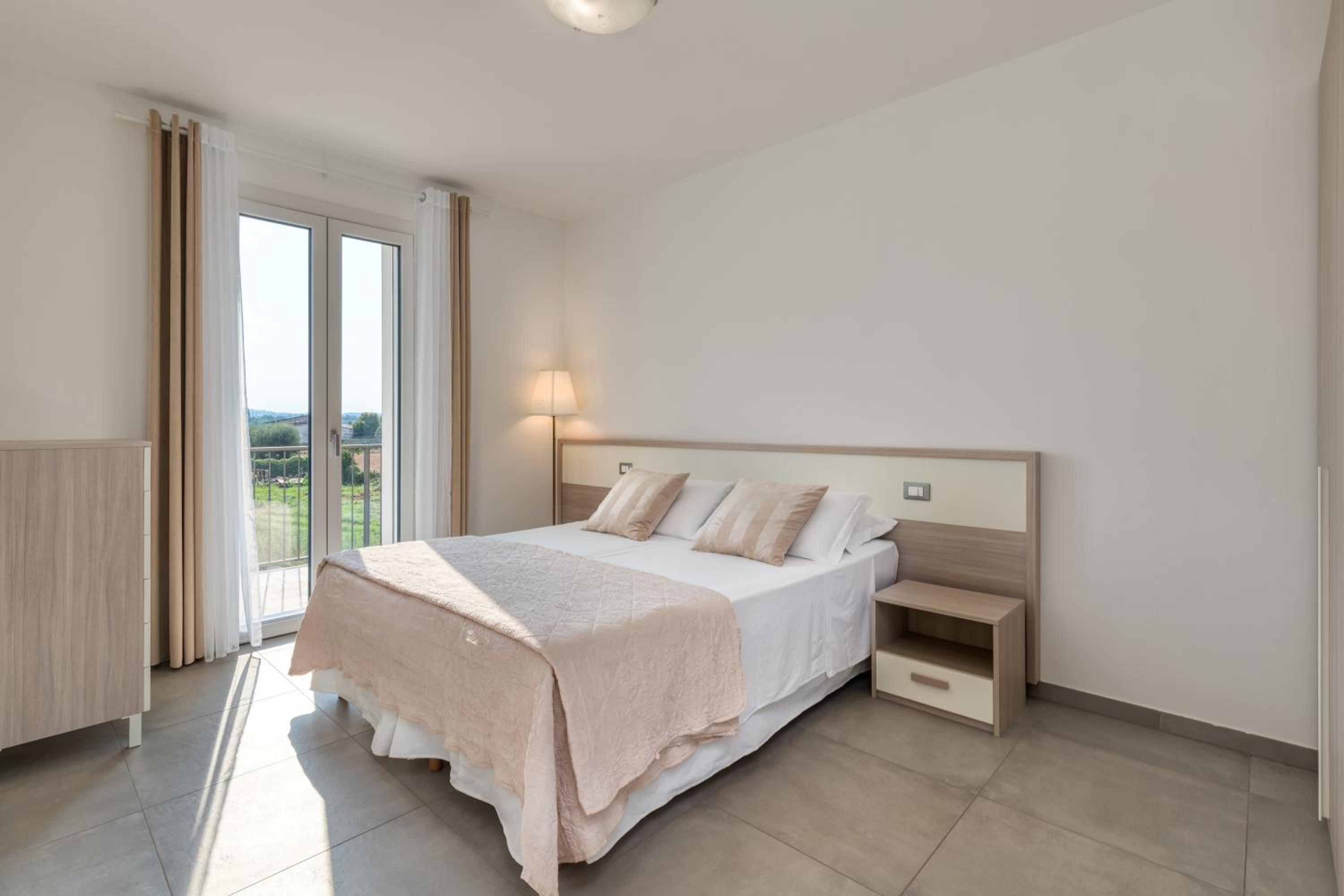 Appartamenti Villa Camporosso- Parchi,Terme di Cola'