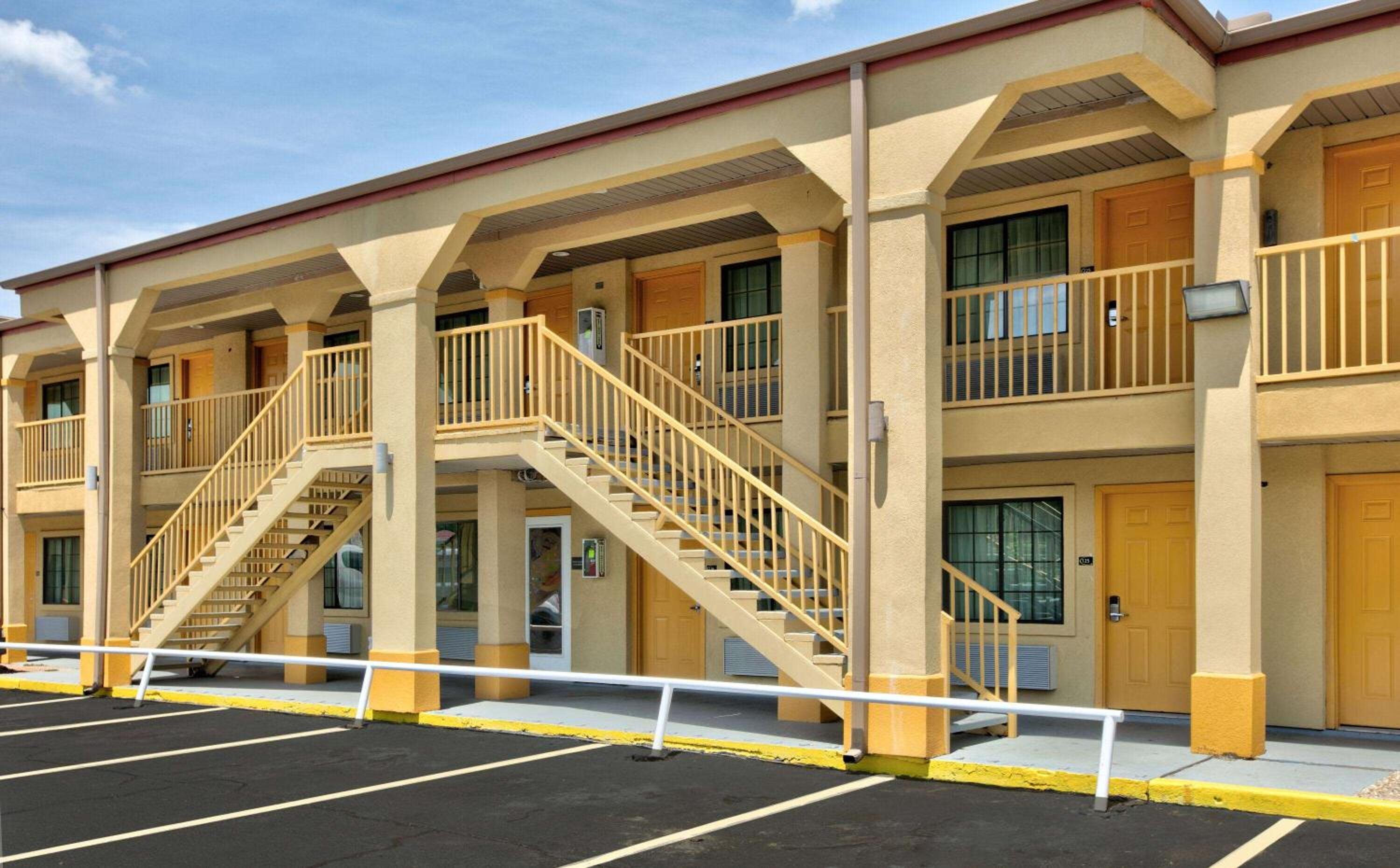 Palestine Vacations - Super 8 by Wyndham Palestine TX - Property Image 2