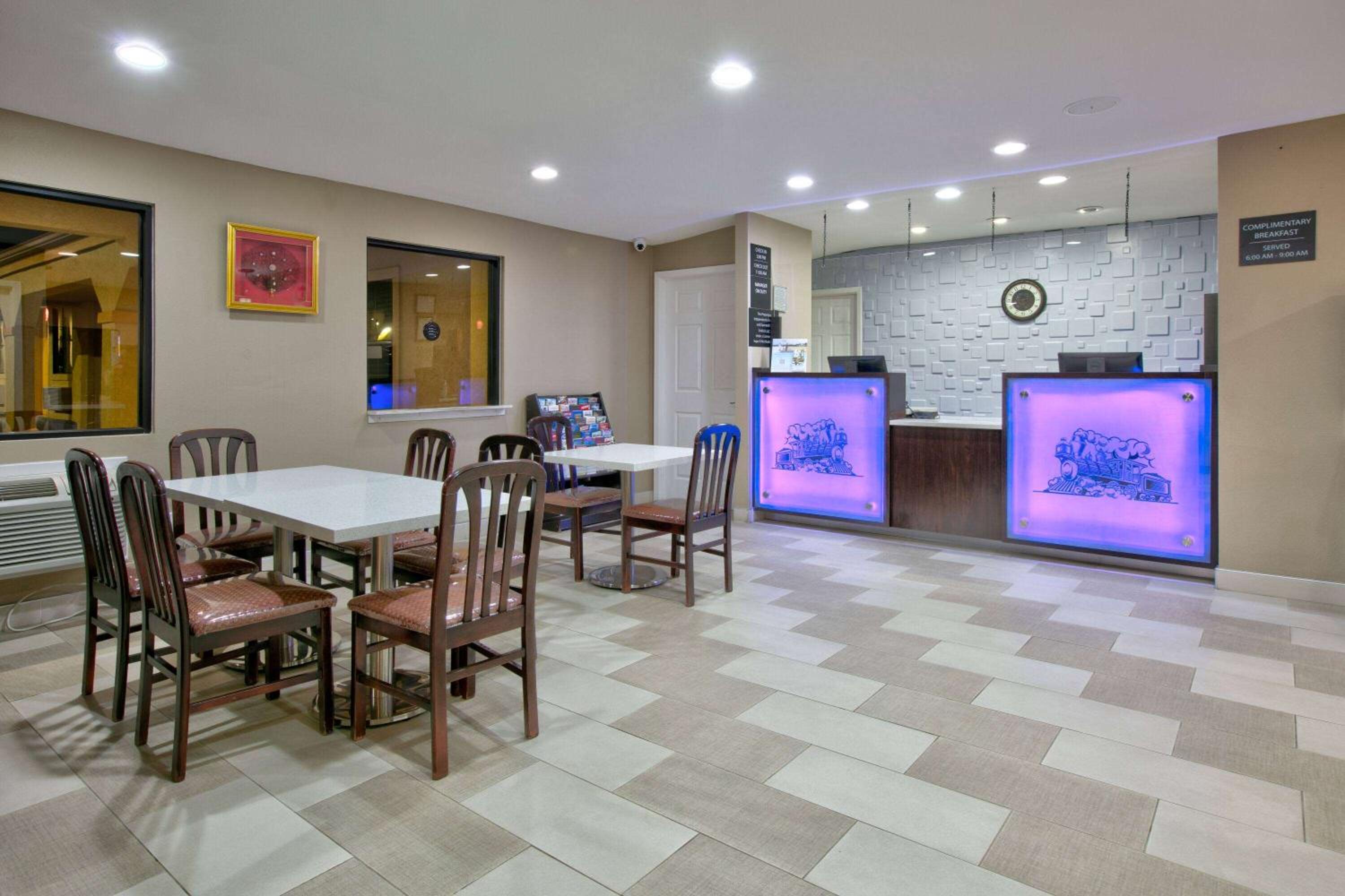 Palestine Vacations - Super 8 by Wyndham Palestine TX - Property Image 3