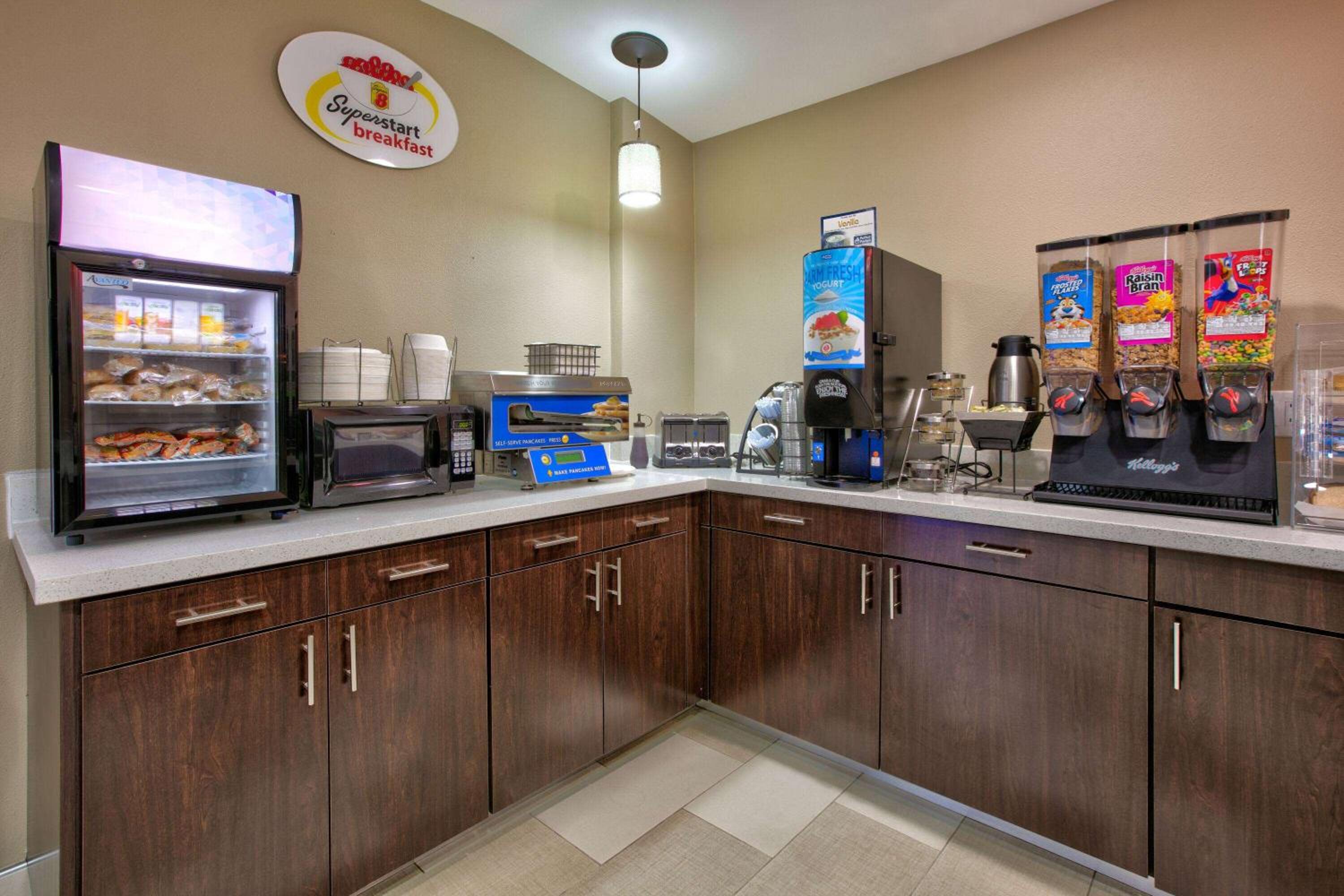 Palestine Vacations - Super 8 by Wyndham Palestine TX - Property Image 31
