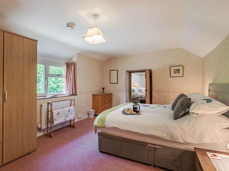 Cynynion Uchaf Farmhouse - 18th Century, Welsh Borders, Breathtaking Views