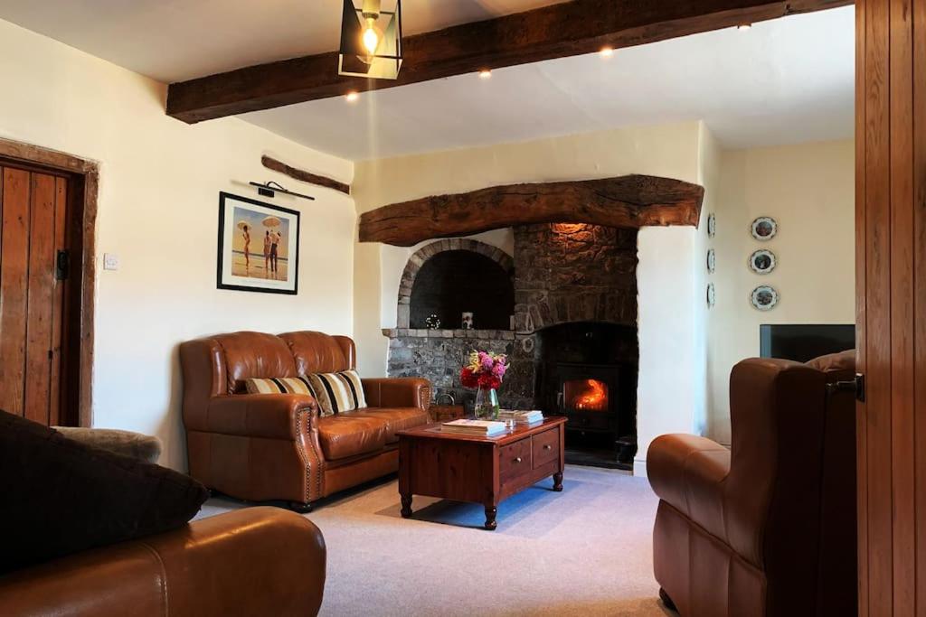 Cynynion Uchaf Farmhouse - 18th Century, Welsh Borders, Breathtaking Views