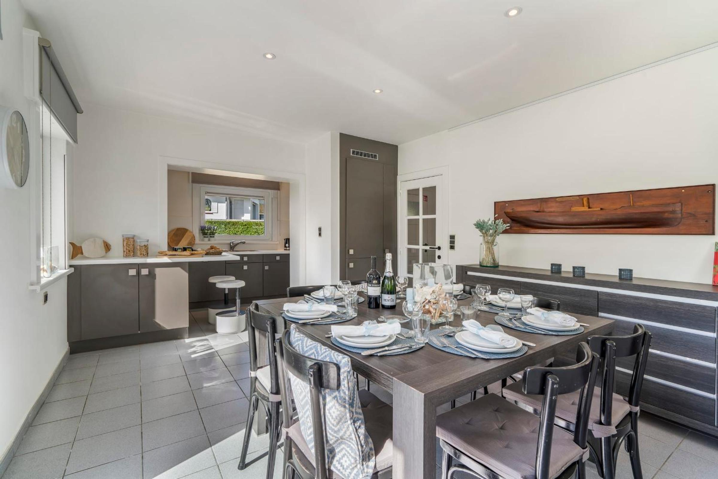 Villa Gamoni - spacious holiday home with garden
