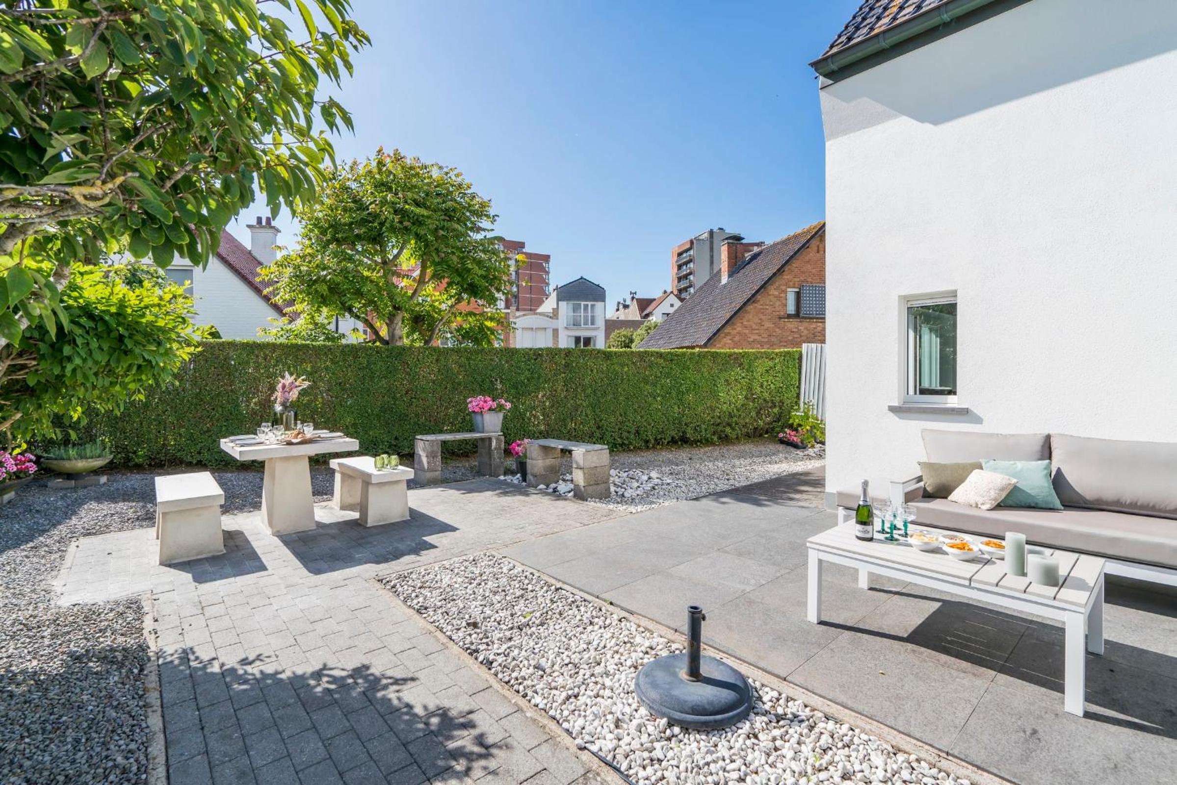 Villa Gamoni - spacious holiday home with garden