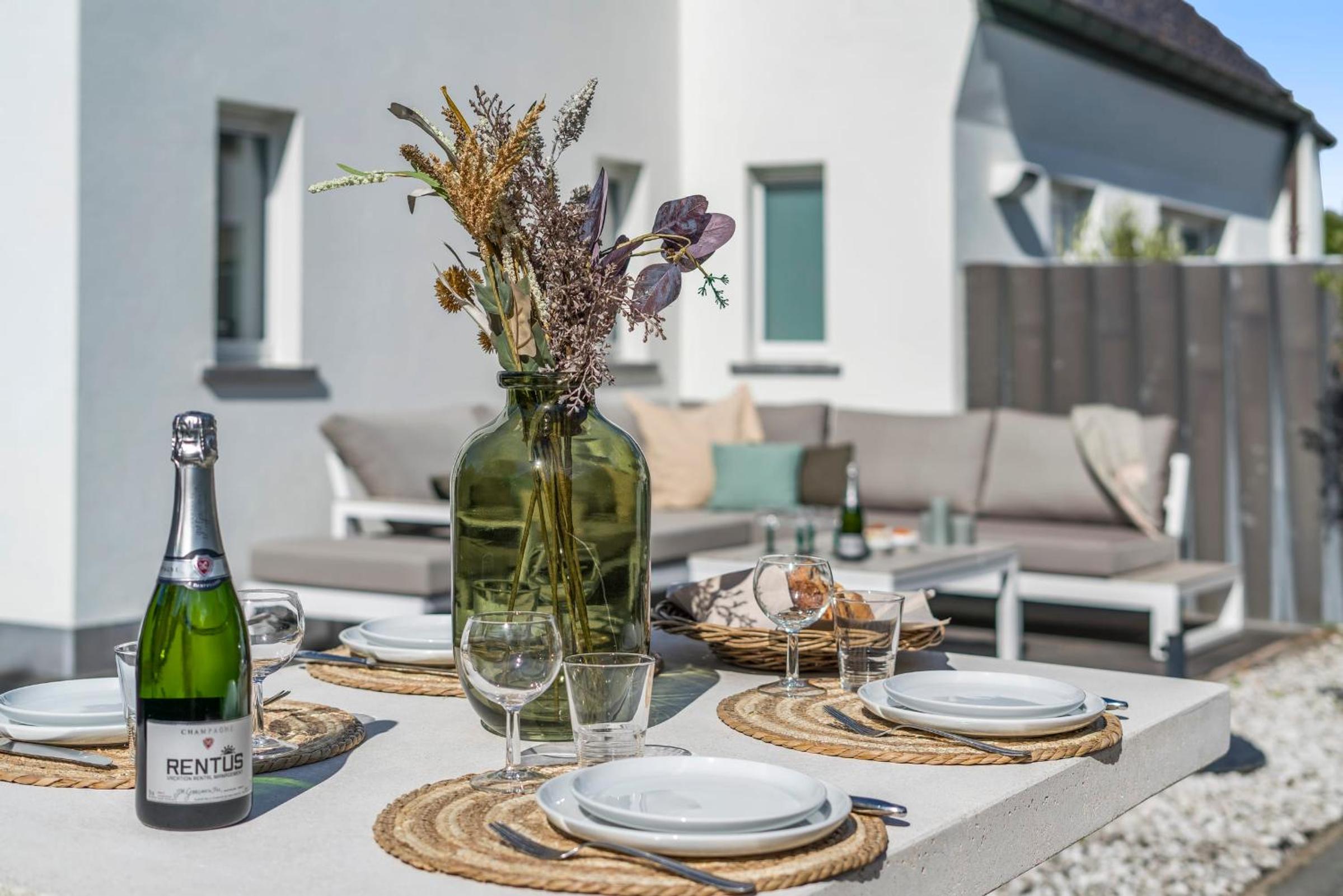 Villa Gamoni - spacious holiday home with garden
