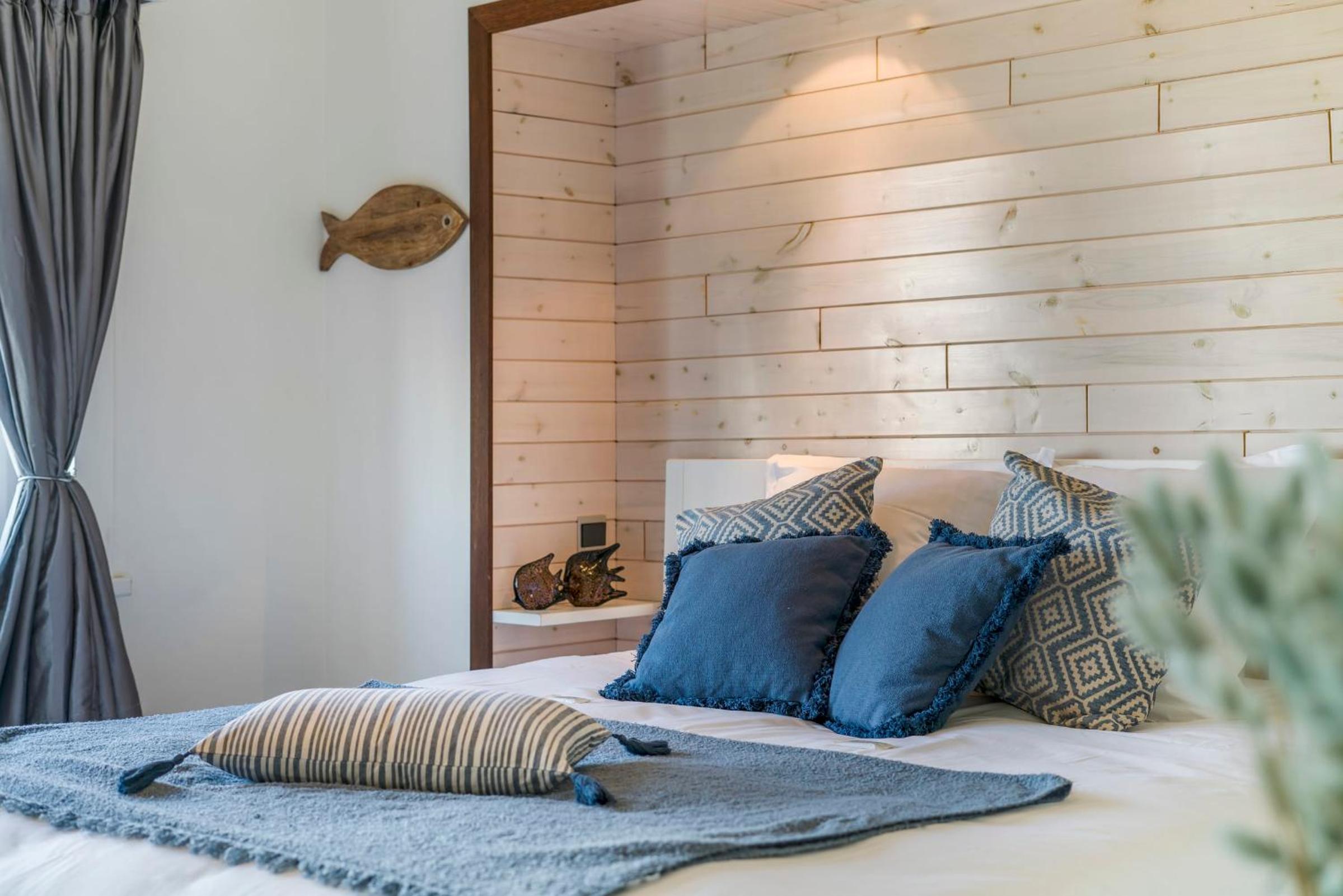 Villa Gamoni - spacious holiday home with garden