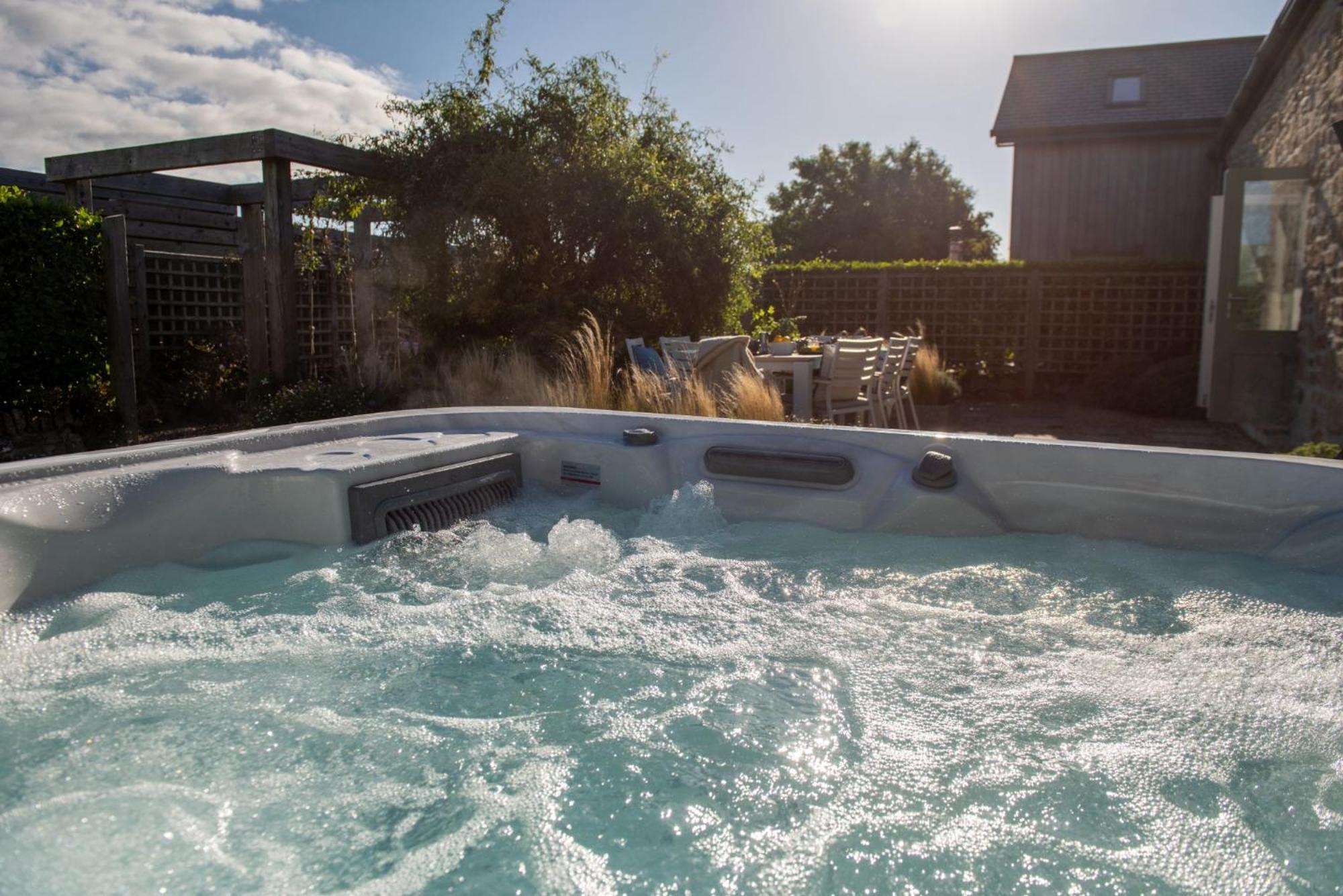The Haybarn - Hot Tub - Free WiFi & Parking - Pets Welcome view 4