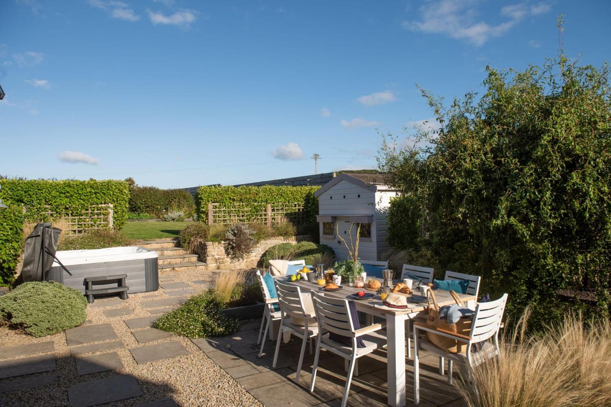 The Haybarn - Hot Tub - Free WiFi & Parking - Pets Welcome view 5