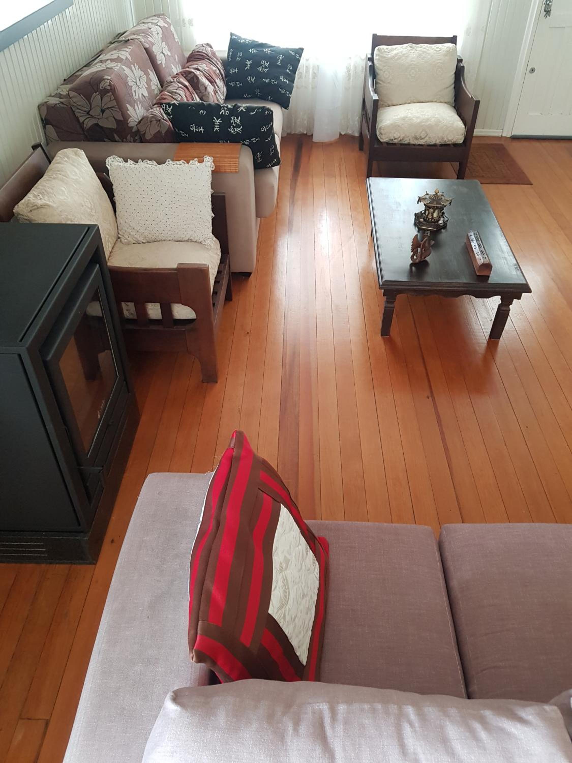 CASA FULL CENTRAL, 130m quadr, 9 Pessoas, Wi-Fi, 3 Qtos, Churrasqueira Interna, Cozinha-Sala Integrados, 2 Banheiros, Varanda, Jardim, Garagem Coberta 1 Ca view 4