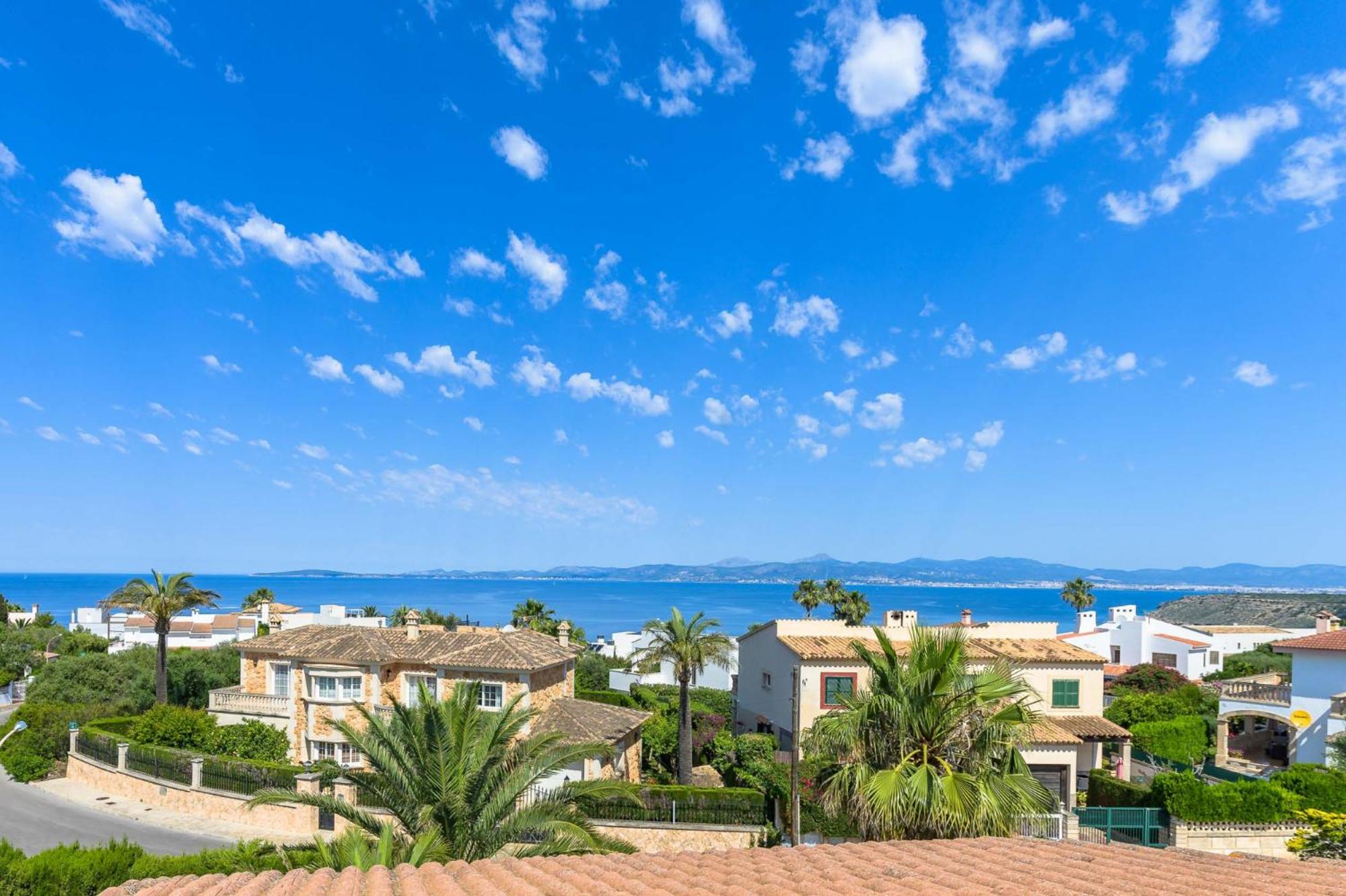 2263 Sunny holiday home with views over the bay of Palma view 2