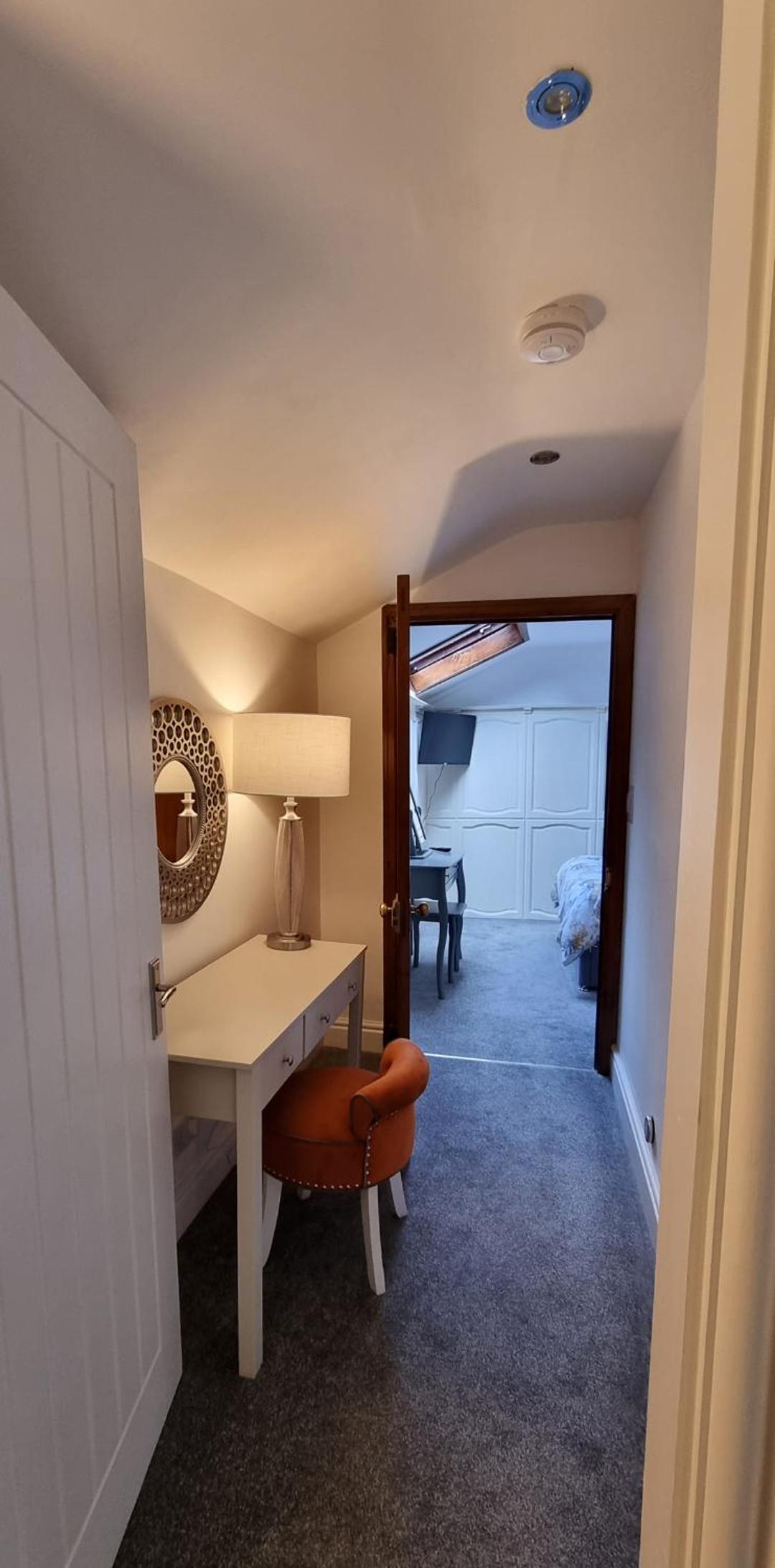 Modern and spacious 2 bedroom apartment with free parking