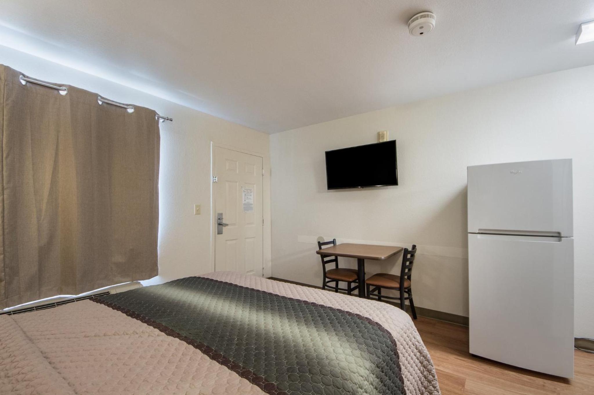 HomeTowne Studios by Red Roof Dallas - Irving