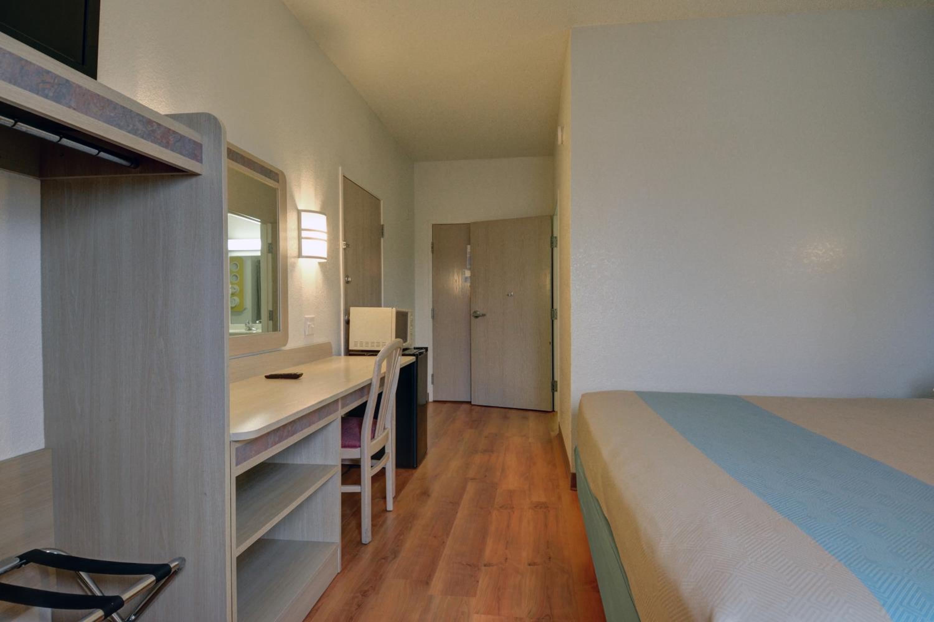 Motel 6-Denison, TX