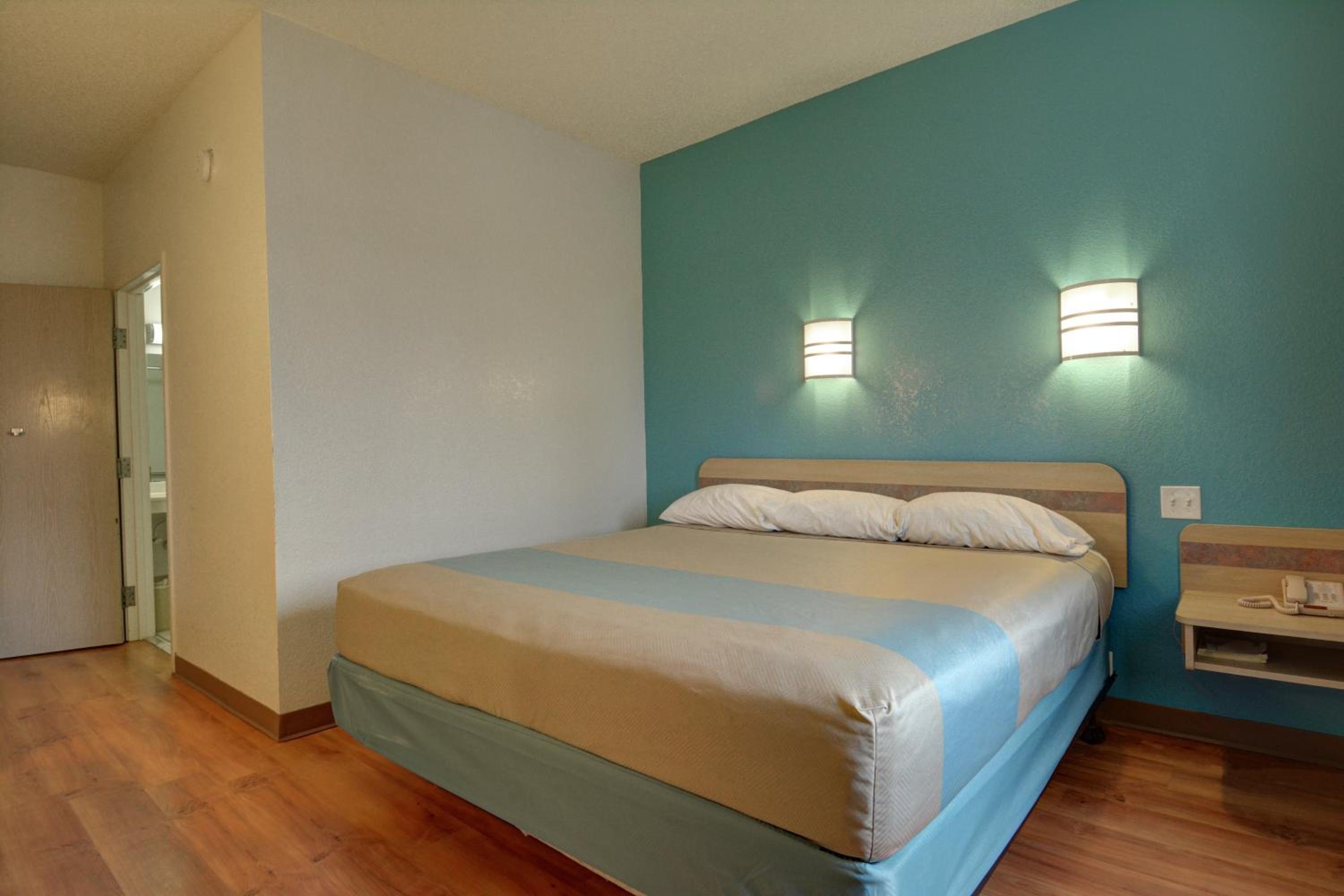 Motel 6-Denison, TX