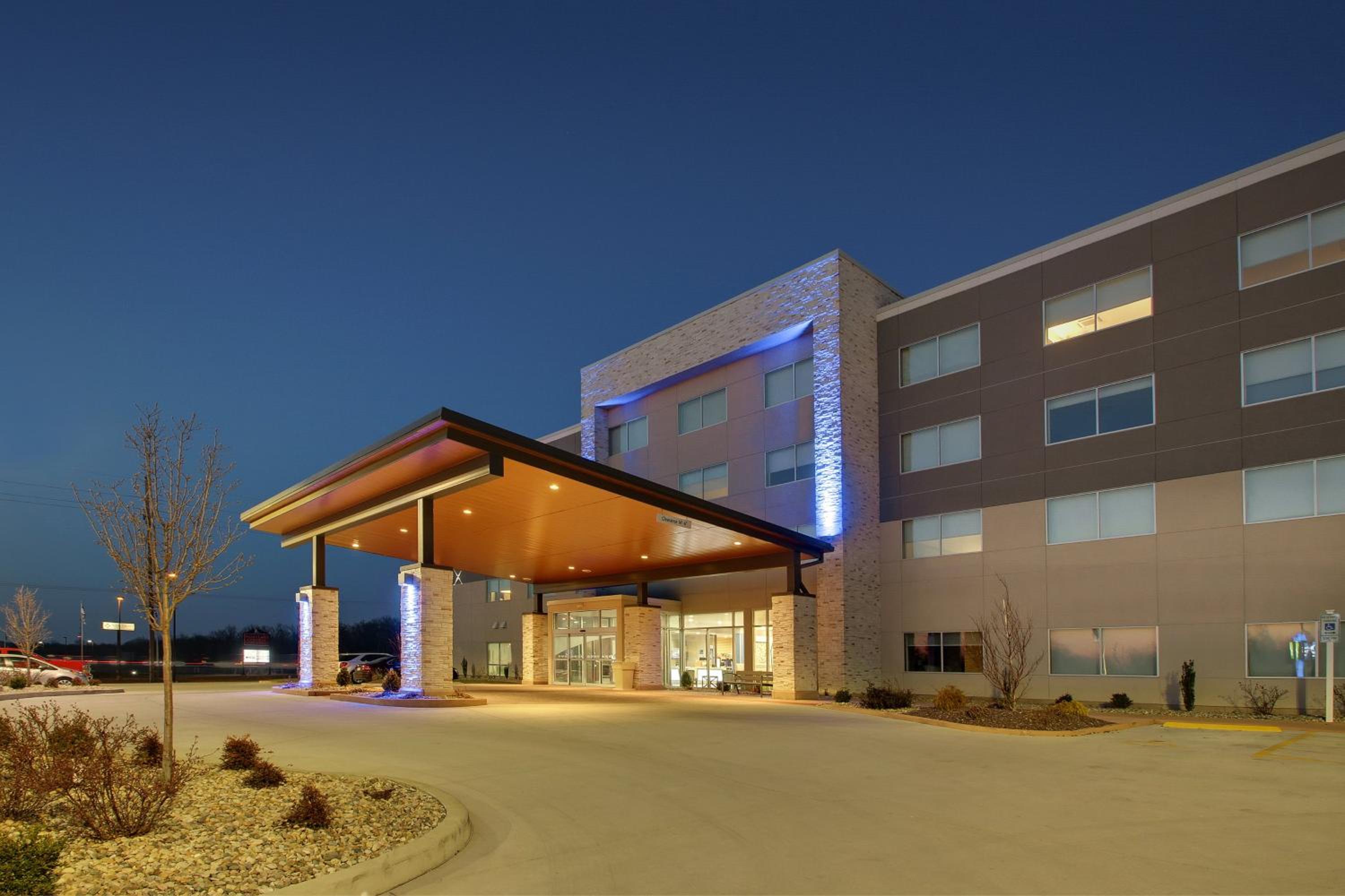 Mount Vernon Vacations - Holiday Inn Express  Suites - Mount Vernon, an IHG Hotel - Property Image 4