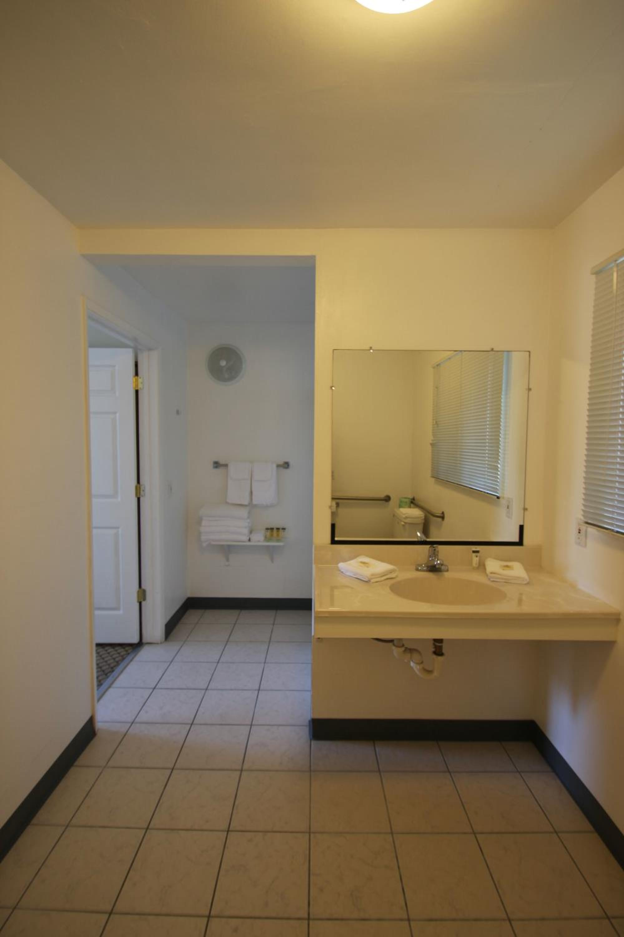 Redwood Inn